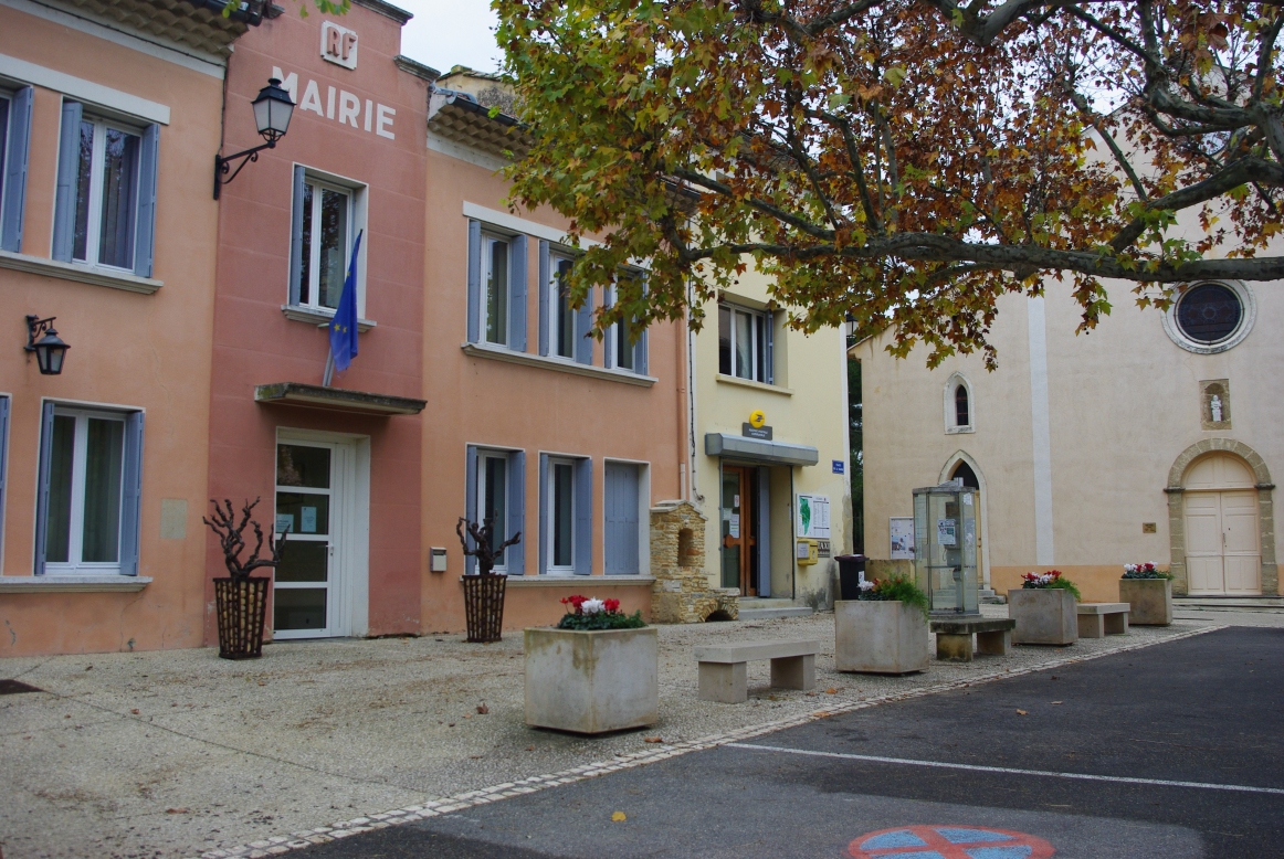 Place de la mairie - Uchaux