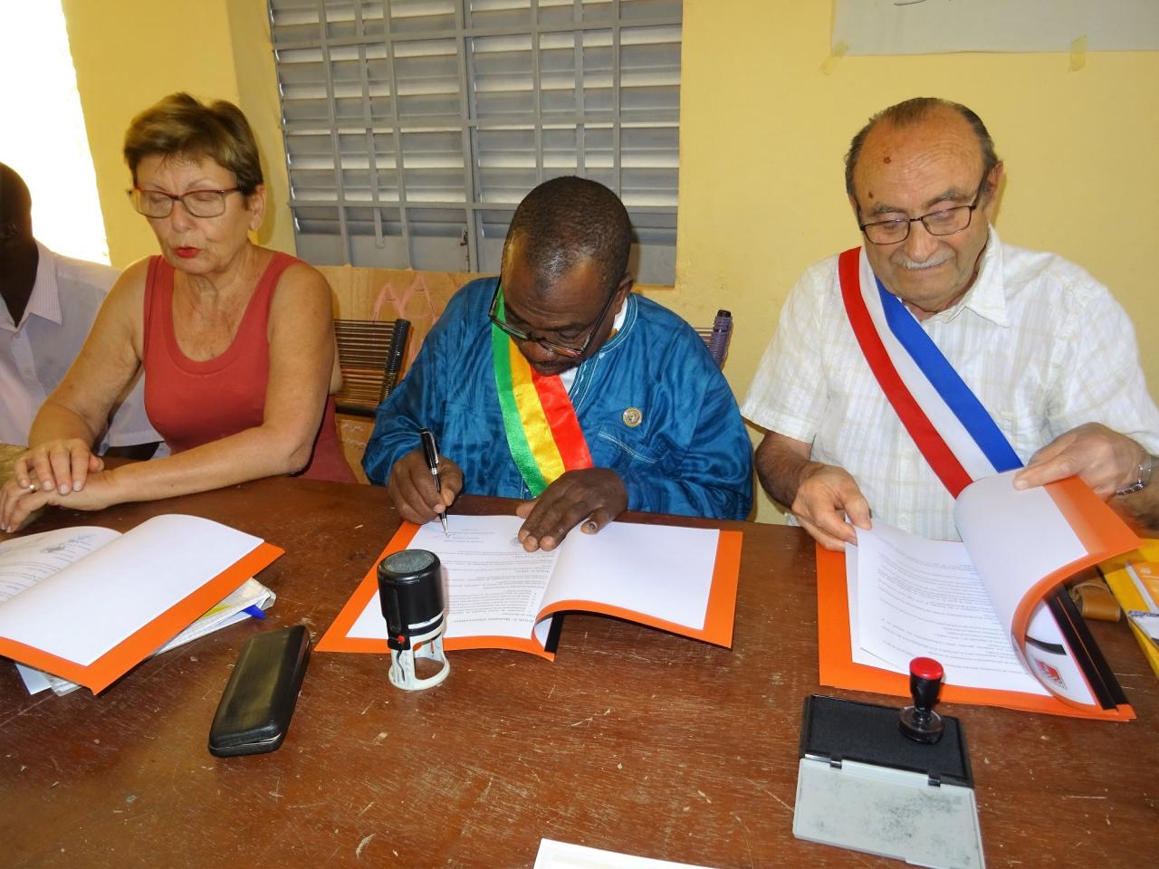 Signature de la convention de partenariat Uchaux/Soloba